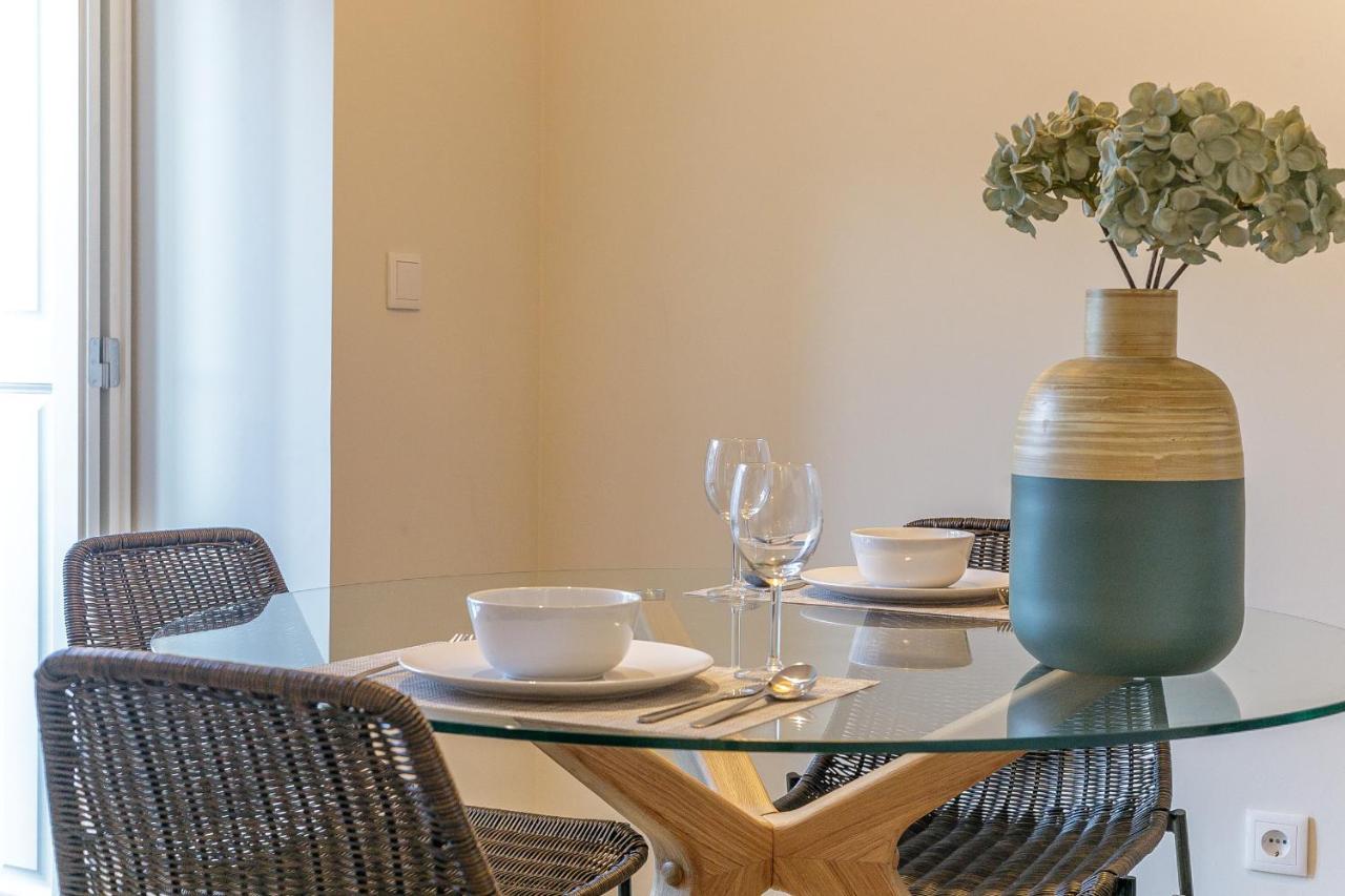Lovelystay - Downtown Studio With Pool, Ac And Balcony OOporto Exterior foto