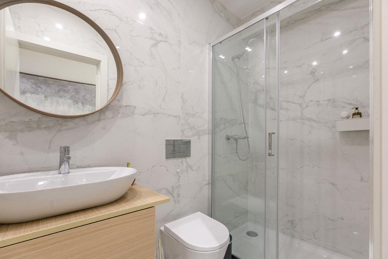 Lovelystay - Downtown Studio With Pool, Ac And Balcony OOporto Exterior foto